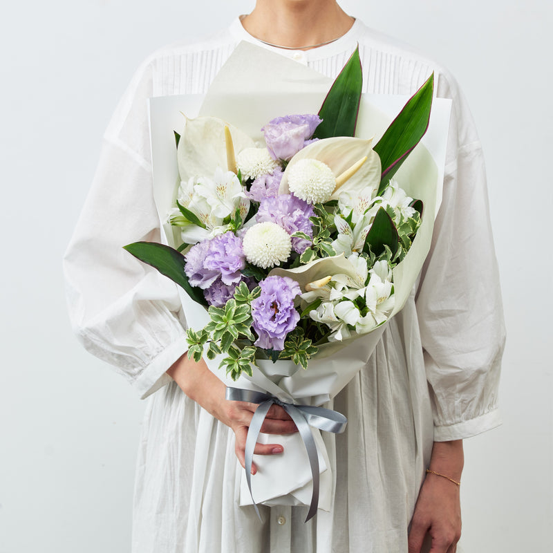 お供え・お悔み花束 ホワイト・ラベンダー系 M