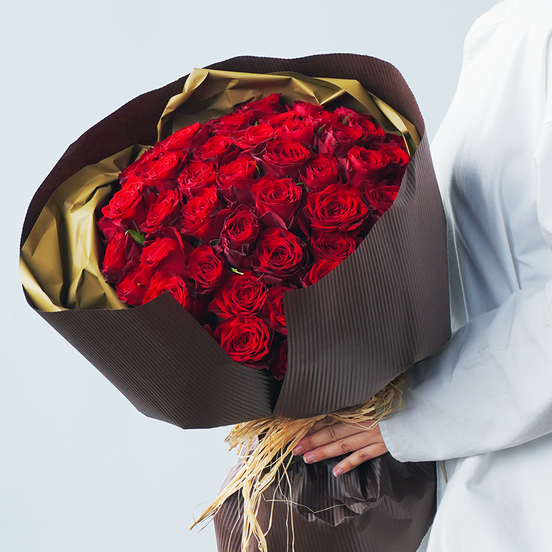永遠の愛を 赤バラの50本の花束